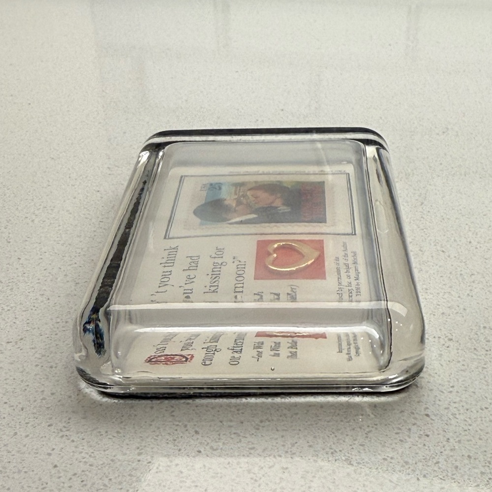 Vintage Gone With the Wind Glass Paperweight Stamp Rhett Butler Scarlett O'Hara - Picture 10 of 16